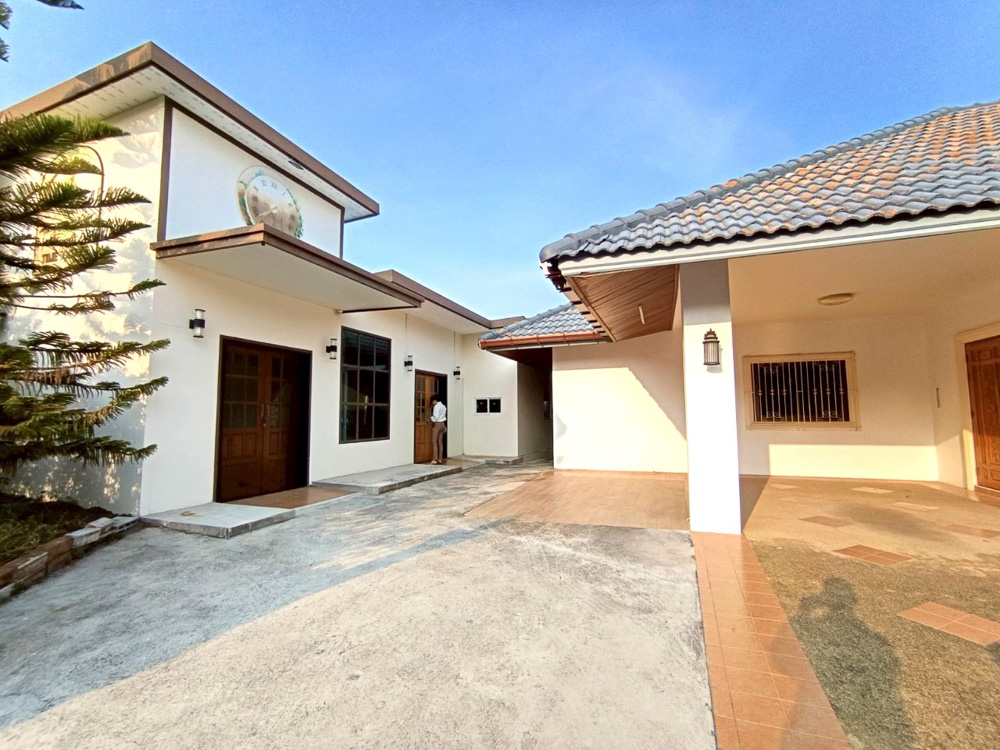 EP0199 | 4-BR Luxury Villa for Sale in South Pattaya