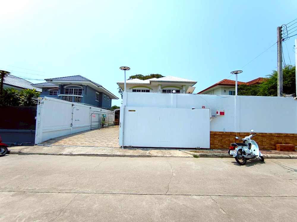 EP0202 | Villa for Sale in Viewpoint, Chaiyapruek Junction